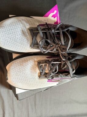 Brooks Women's Light Gray Running Shoes with Purple Accents